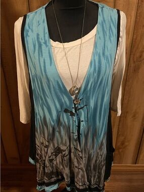 Parsley & Sage Teal to Cream Ombre Top with Button Placket